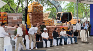 Presidente Abelardo de la Espriella visita Cali y anuncia ayudas para familias afectadas por el terremoto; así quedarían los subsidios